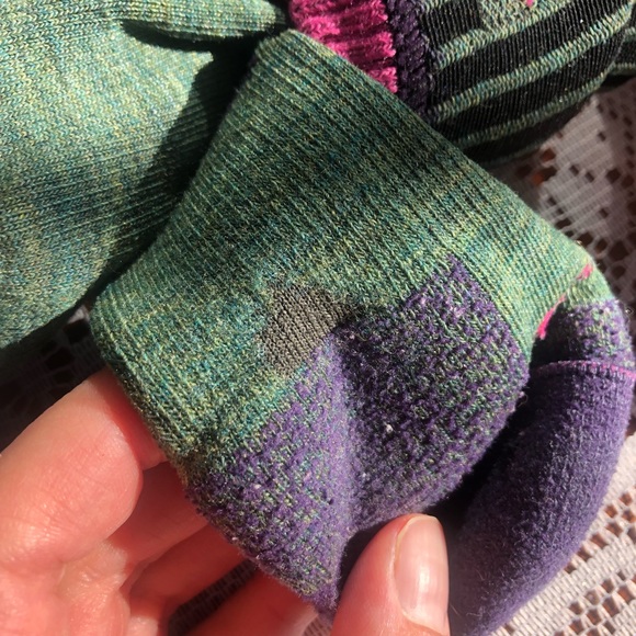 4 pairs Darn Tough Merino Wool Socks - Picture 8 of 15